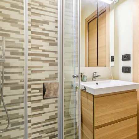 Hostdomus - Sansicario R8 *